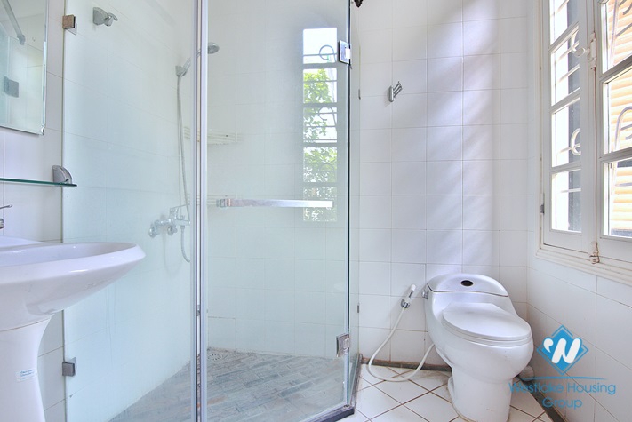 Lake view house for rent in Quang An street, Tay Ho district